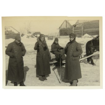 Soldados del Frente Oriental alemanes que usan sombreros de invierno soviéticas M40. Espenlaub militaria